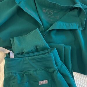 Figs Emerald Green Scrub Ensemble